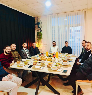 Kaynarca’da kıymetli üyelerimizle aynı sofranın bereketinde, aynı gönül ikliminde buluştuk.